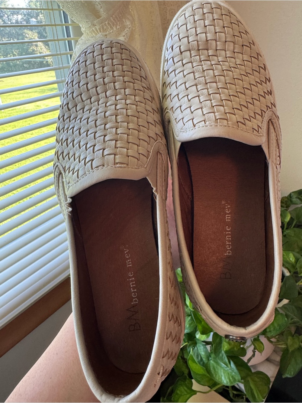bernie mev. Woven Slip-On Flats in Beige Cream